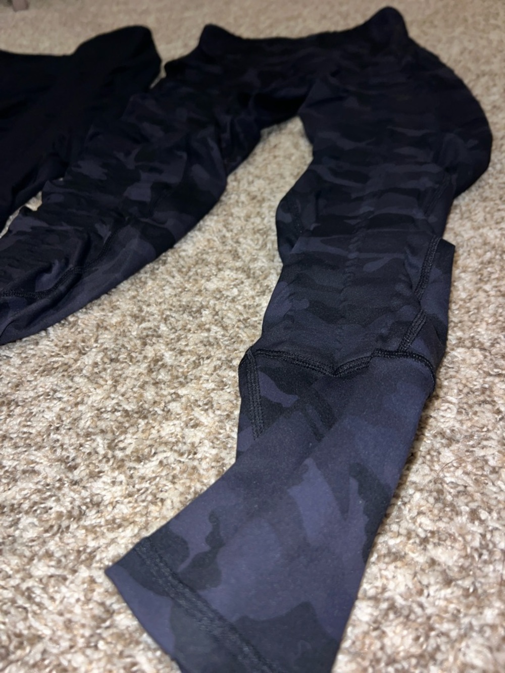 High-Waist Black Ruched Leggings - Picture 4 of 16